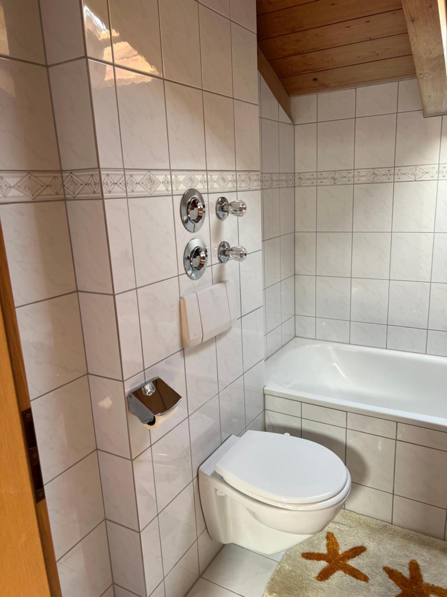 Gemuetliche Dachgeschosswohnung Mit Balkon Ainring Eksteriør bilde